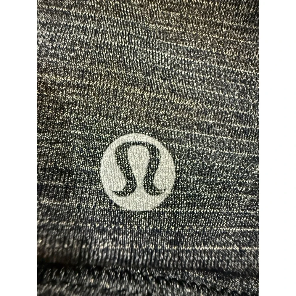 Lululemon short-sleeved running Reversible‎ shirt Grey/Neckline unique pattern 8